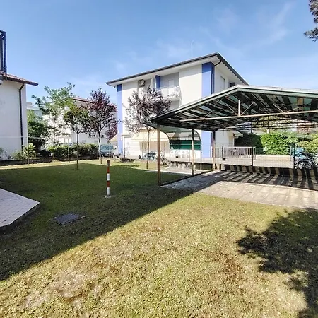 Apartman Stylish Flat For Your Perfect Getaway In