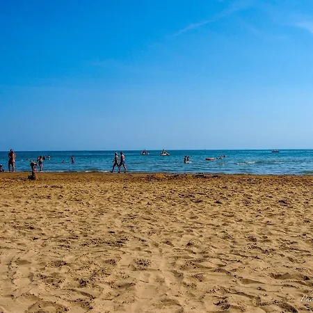 Stylish Flat For Your Perfect Getaway In Apartment